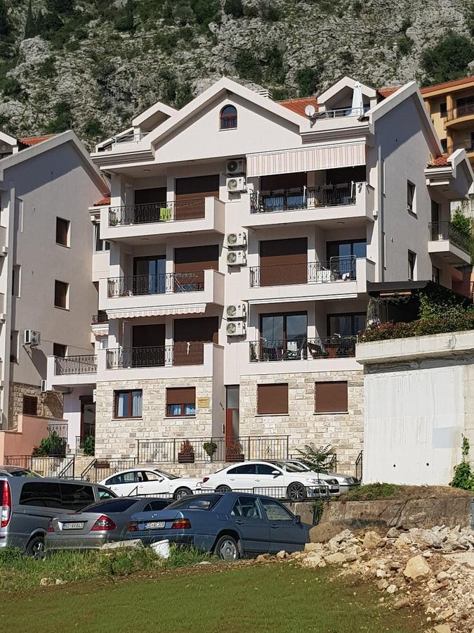 Apartment Stella Di Cattaro Bagian luar foto